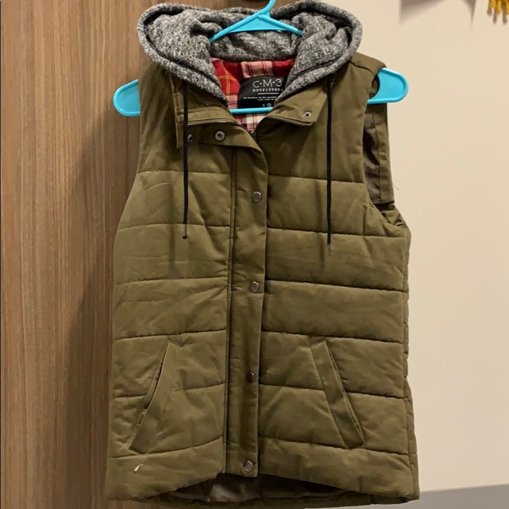 Women’s puffer vest